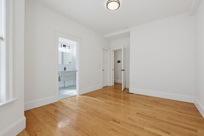 Building Photo - 54 Bloomfield St