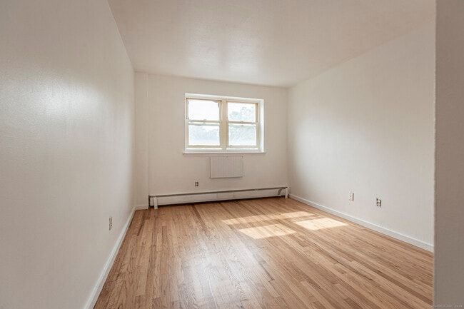 Building Photo - 70 Farmington Ave