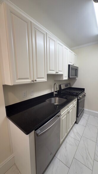 Building Photo - 3 Chauncy Ln