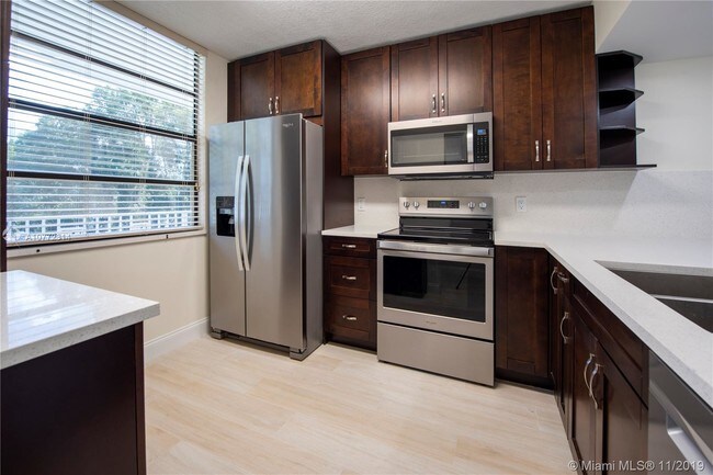 Building Photo - 1713 Whitehall Dr