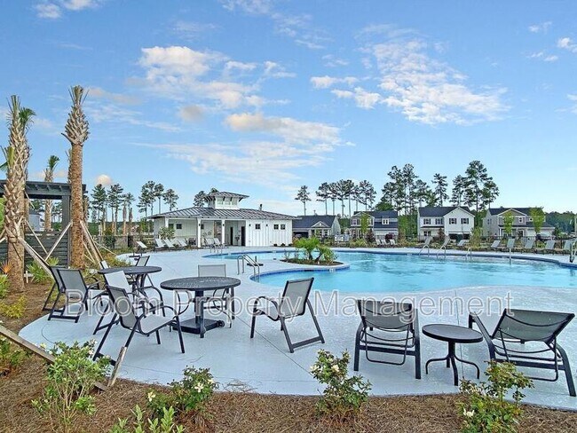 Building Photo - 450 Carrara Dr