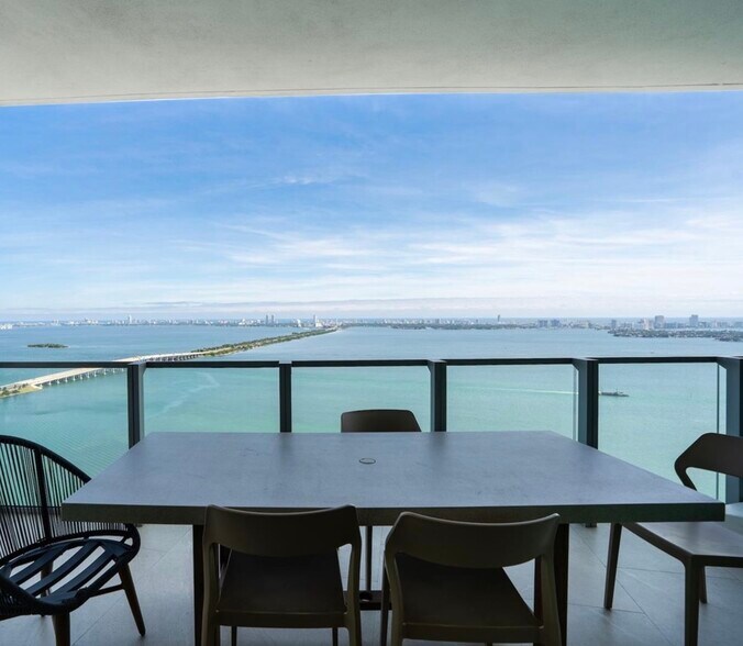 Building Photo - 2900 NE 7th Ave