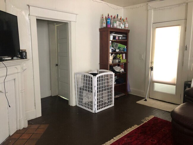 Building Photo - 5 BR / 2 BA House Near Bryan Park - Available August 2026!