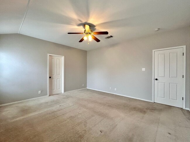 Building Photo - Move-In Ready 3/BR 2/BA Home Featuring Fireplace, Garage & Private Yard