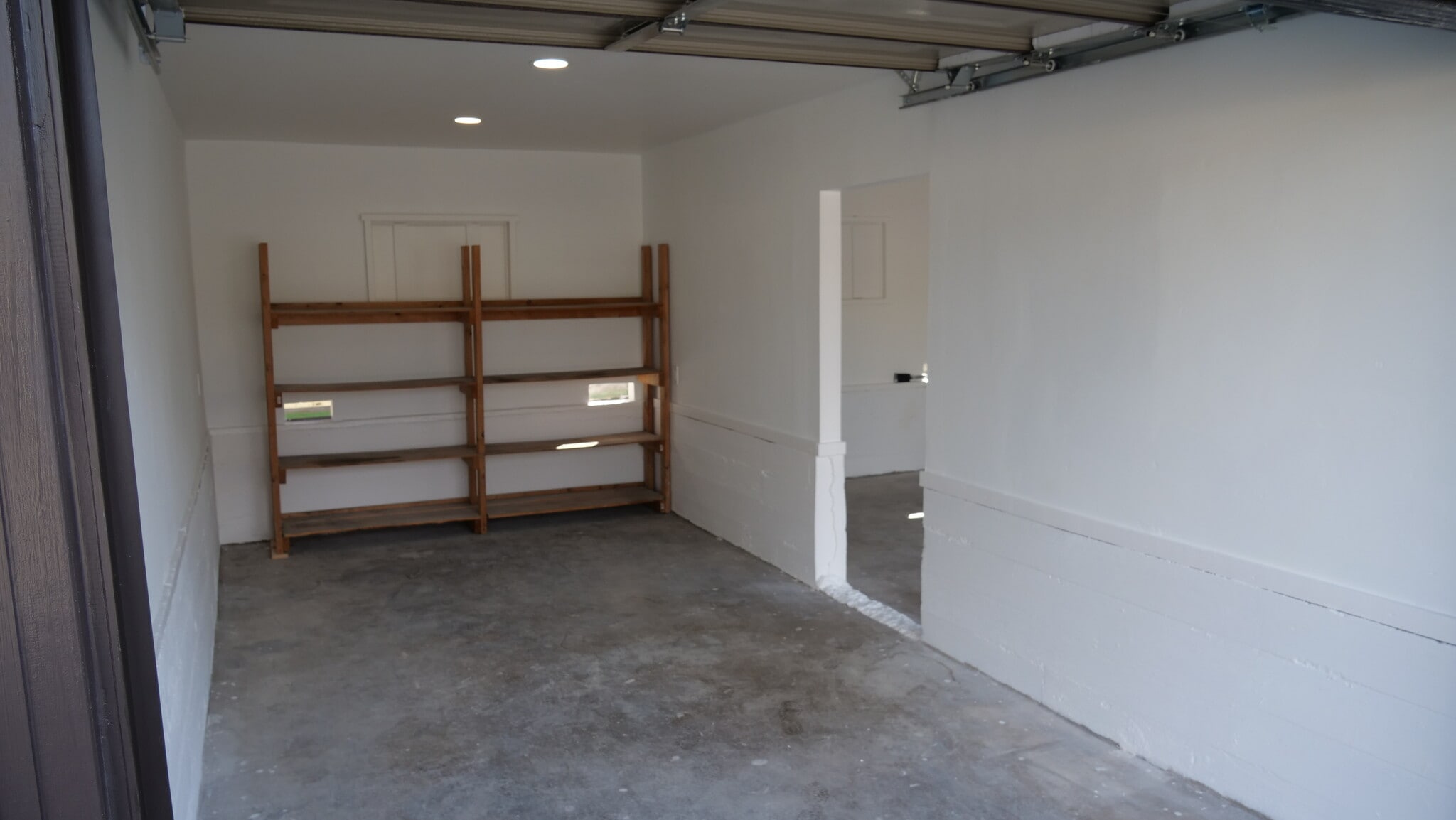 Both garages include recessed lighting. - 259 E Puente St