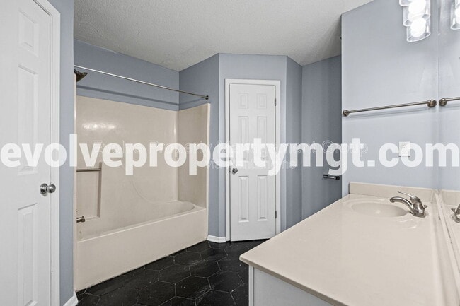 Building Photo - 5806 Ashridge Pl