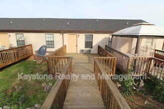 Building Photo - 706 Peachers Dr