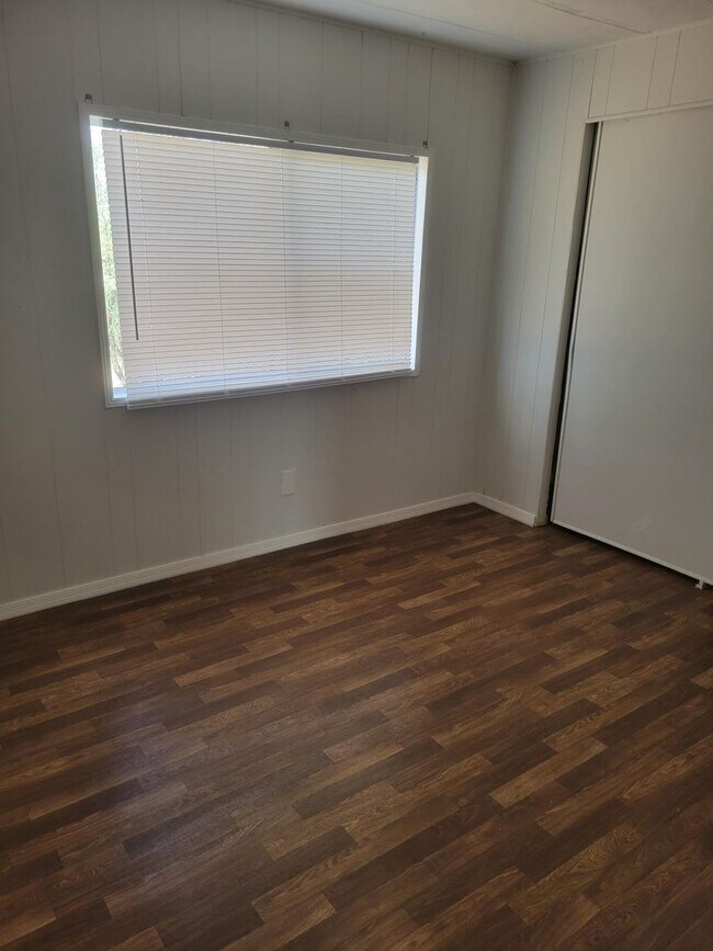 Building Photo - 3 Bed 2 Bath