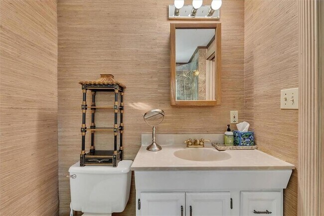 Building Photo - 2538 Parkside Dr NE