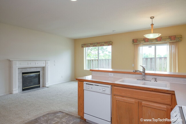 Building Photo - 6554 NE Forest Ln