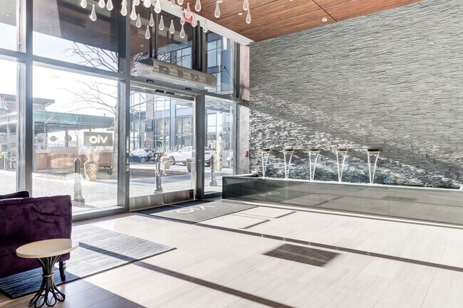 Building Photo - 1 Bed Plus Den 1 Bath! Pets Welcome! Pool!