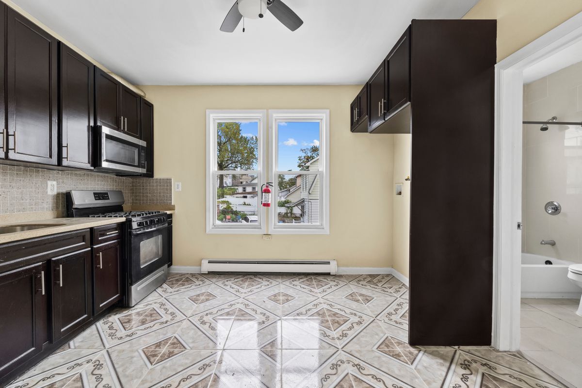 Building Photo - 162-166 Manchester Avenue, 4 Second Floor