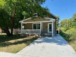 Building Photo - Beautifully Updated 4 Bed 2 Bath Home!