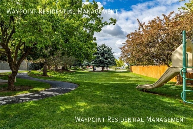 Building Photo - 1095 N Marsh Hawk Pl