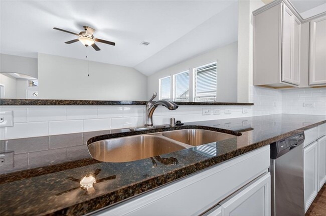 Building Photo - 206 White Wing Ln
