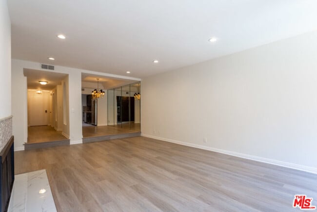 Building Photo - 8455 Fountain Ave