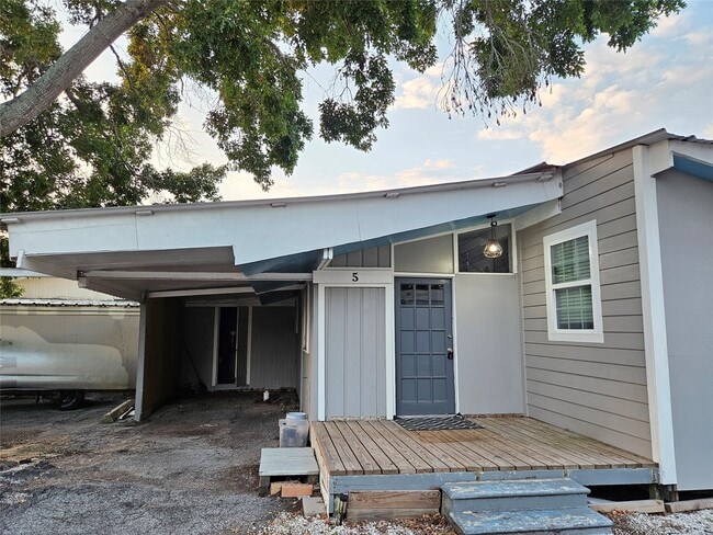 Building Photo - 4419 W Bayshore Dr