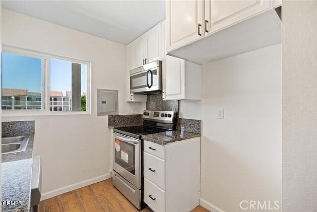 Building Photo - 271 S Ventura Rd