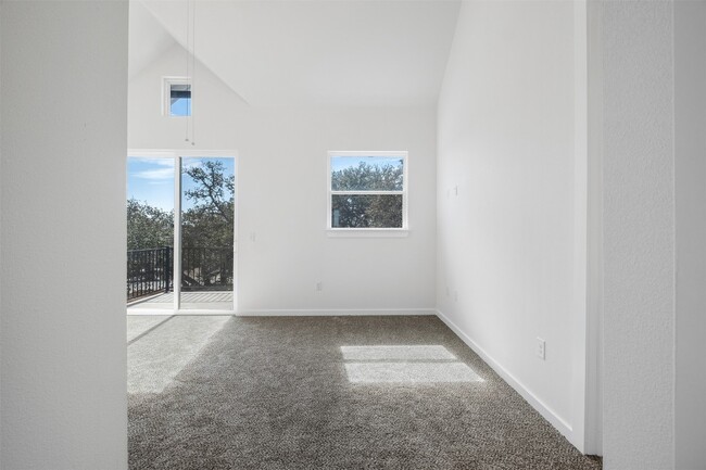 Building Photo - 255 Lourdes Ct