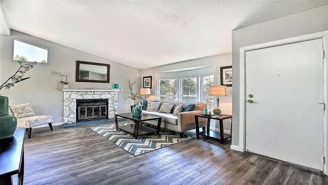 Primary Photo - 1090 Walnut Woods Ct