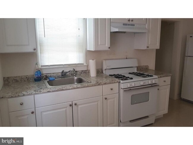 Building Photo - 40 N Delsea Dr