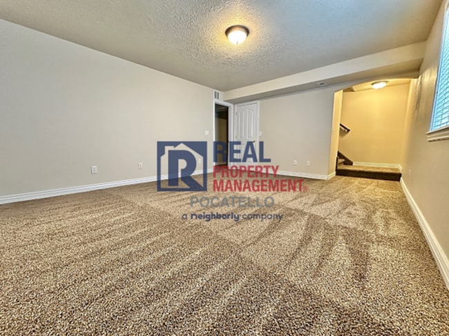Building Photo - Beautiful 4 bedroom 3 bath house - attached garage