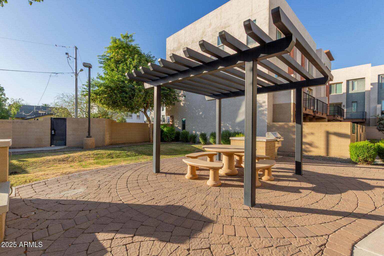 Building Photo - 820 N 8th Ave