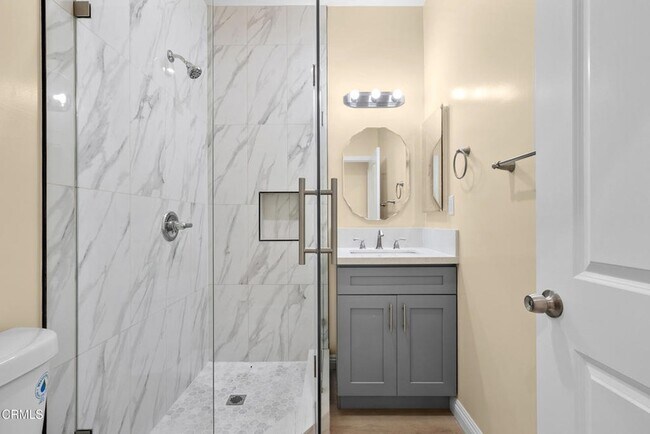 Building Photo - 148 S Parish Pl