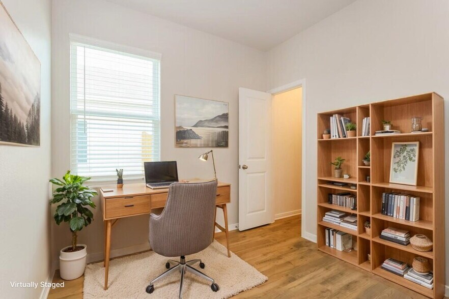 Building Photo - 15642 Plum Brk Dr