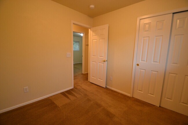 Building Photo - Corner Lot 4 Bedroom With AC!