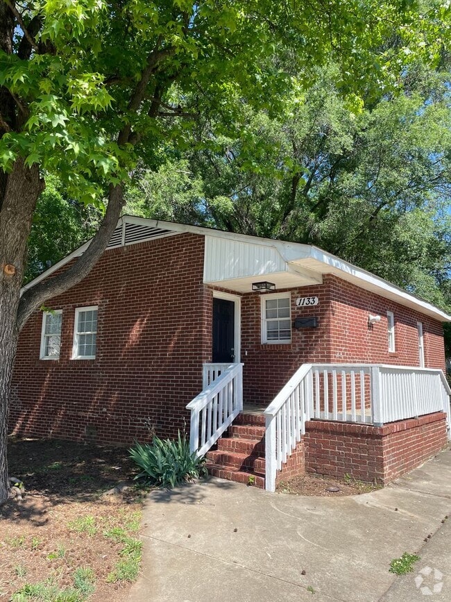 Building Photo - 1133 Waughtown St