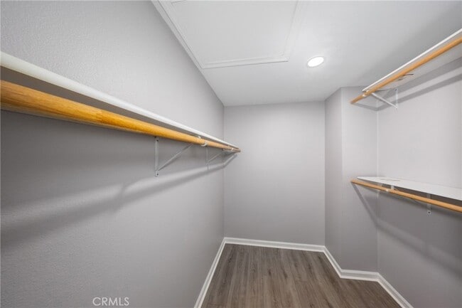 Building Photo - 642 N 6th Ave