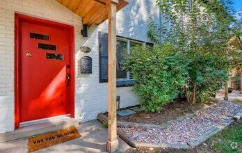 Building Photo - Modernistic Sunnyside Townhome Available M...