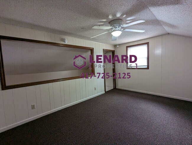 Building Photo - 245 W College St