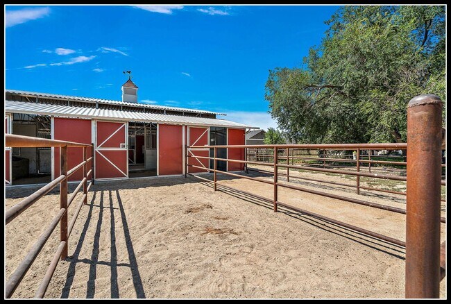 Building Photo - 3 Acre Horse Ranch & Home Rental SE Boise ...
