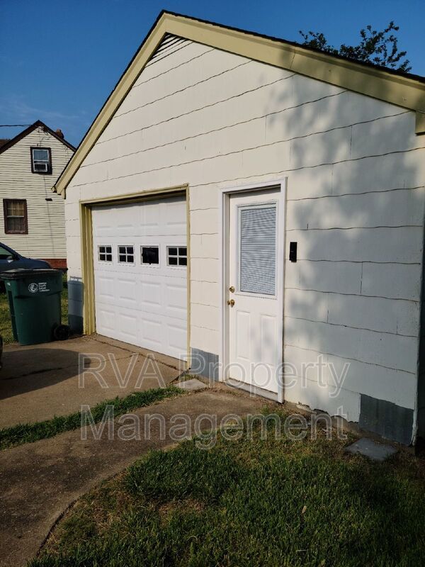 Building Photo - 1915 Parlow Dr