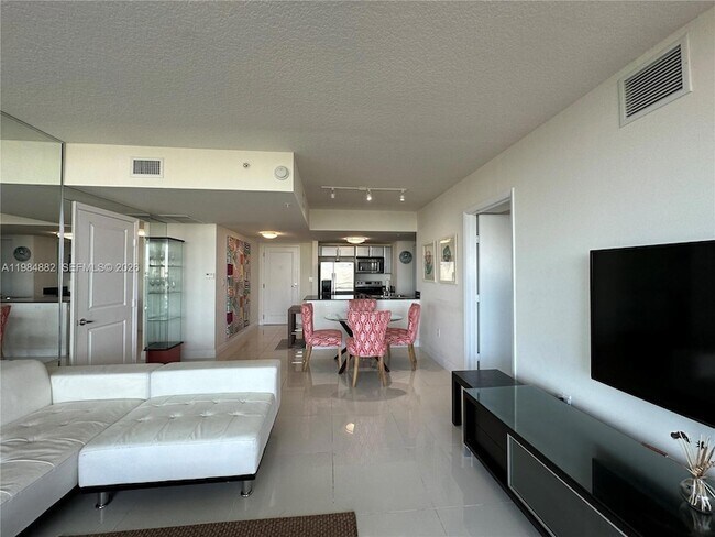 Building Photo - 1861 NW S River Dr