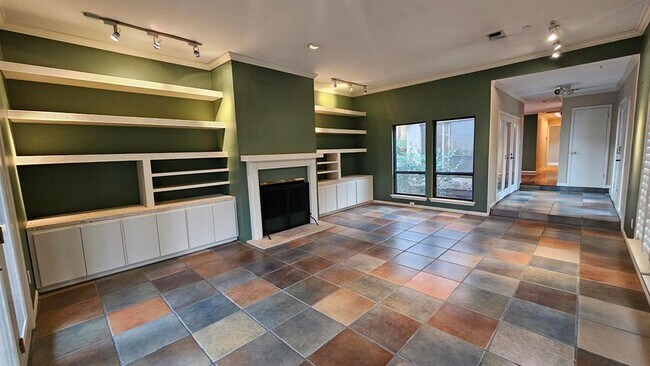 Building Photo - 4902 Westview Dr