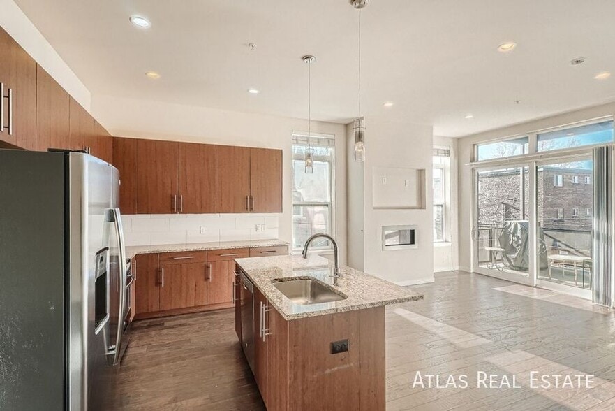 Building Photo - 336 E 1st Ave