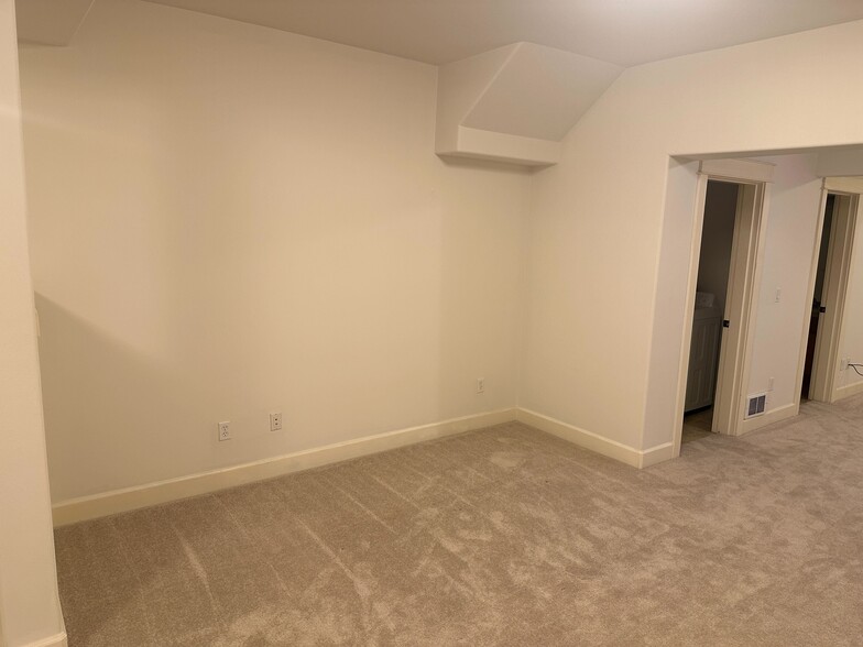 Building Photo - 109 Shy Bear Way NW