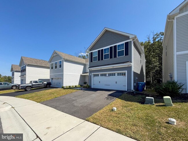 Primary Photo - 33 Juniper Cir