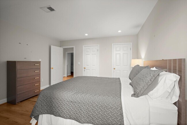 Building Photo - 9809 Hall Rd