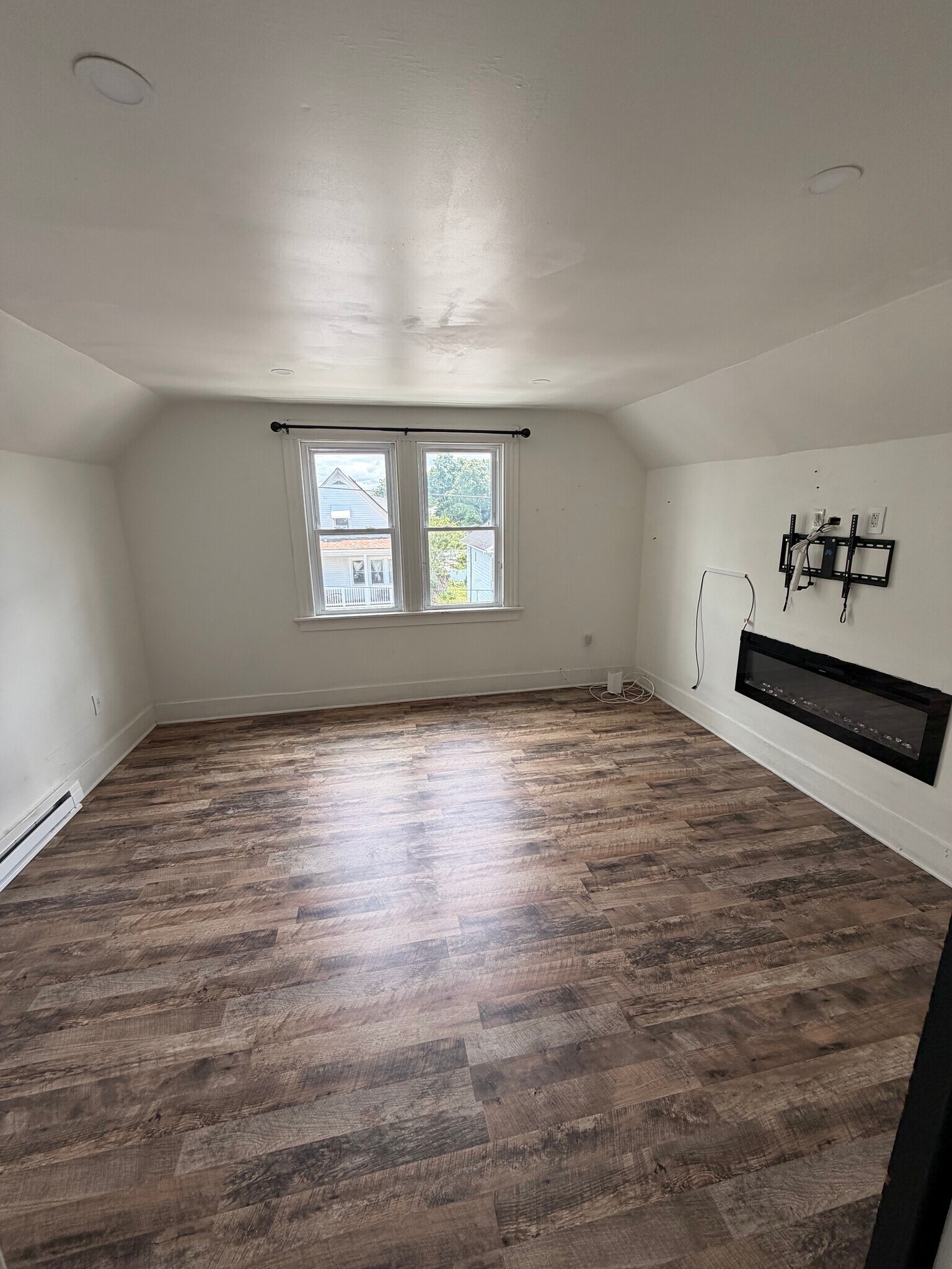 Master Bedroom - 10 Rowe St