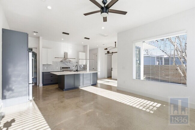 Building Photo - 4701 Sara Dr