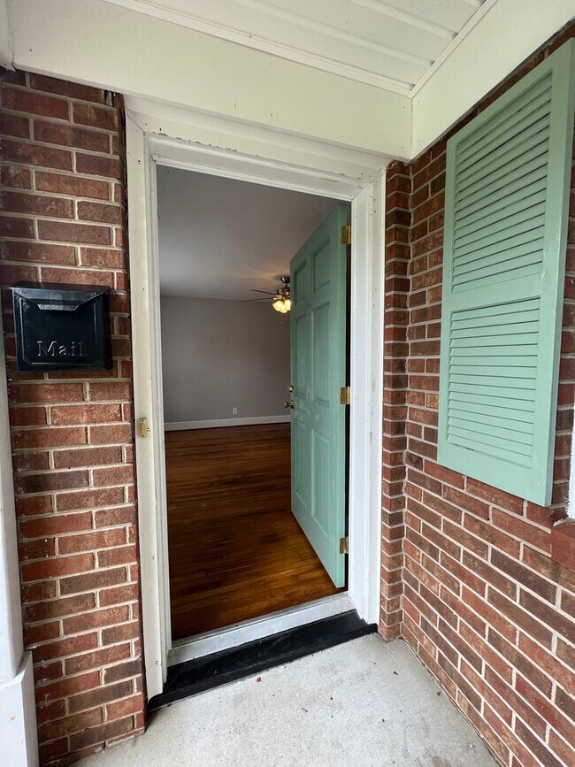 Building Photo - 112 N Meade St