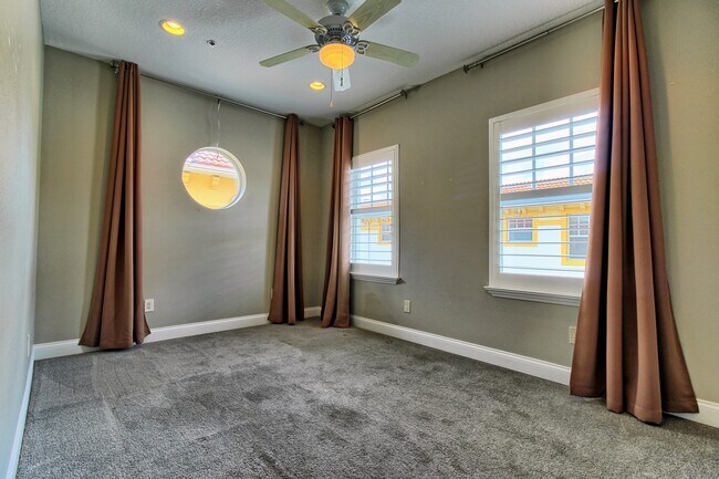 3rd Floor Bedroom with Private Bathroom, and Walk-In-Closet - 111 N Albany Ave