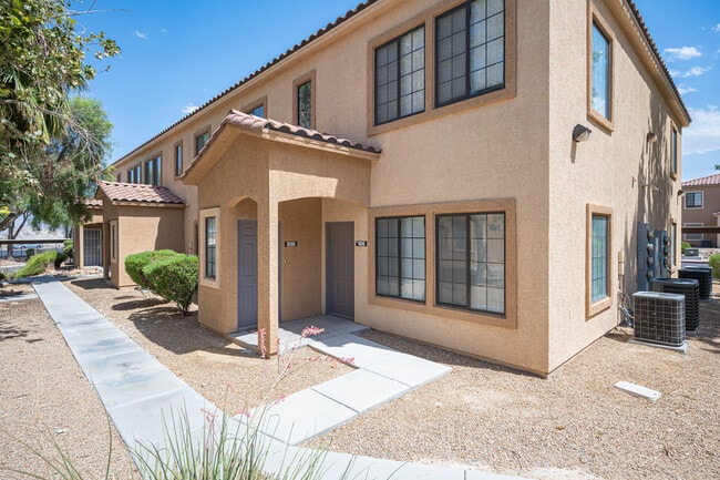 Building Photo - 2010 Rancho Lake Dr