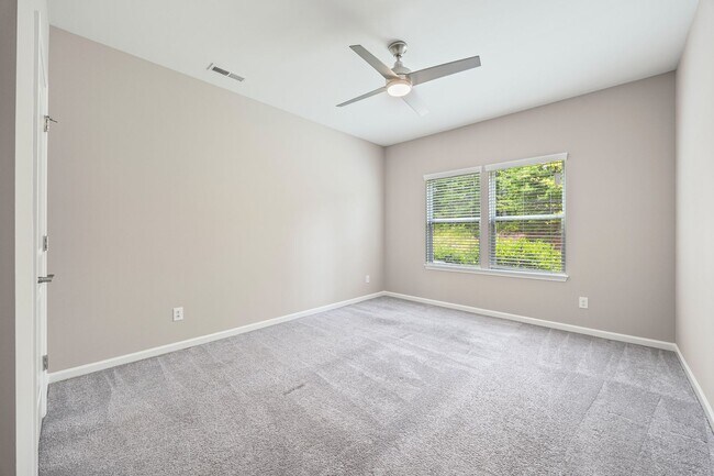 Building Photo - Spectacular 5 Bedrm, 3.5 Bath in the gated...