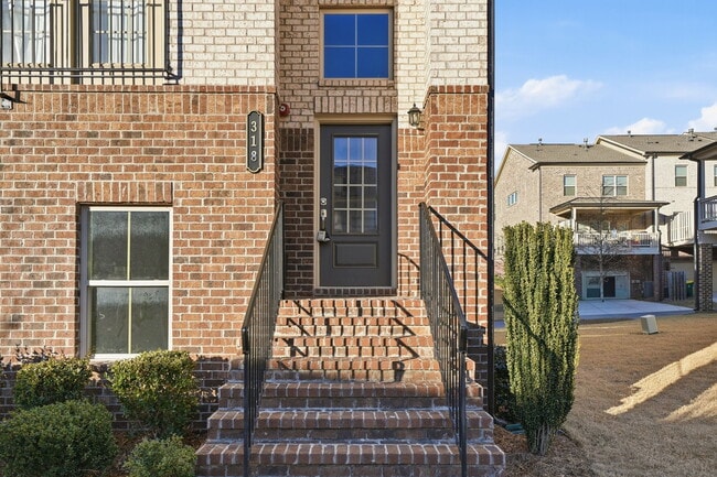 Building Photo - 318 Commons Ave