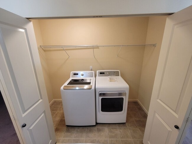 Building Photo - Spacious 3 Bedroom Home in Silverdale!